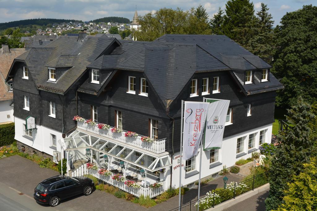 Hotel Zum Kreuzberg Winterberg Exterior photo